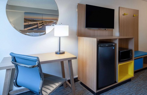 Lakeview Hotel | Convenient Stays at Days Inn by Wyndham Manassas Battlefield
