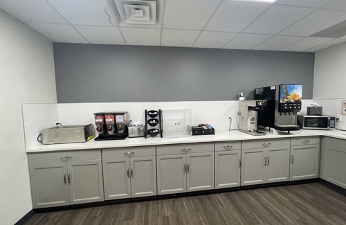 Manitowoc Hotel | Comfortable Stay at Days Inn by Wyndham Manitowoc Hotel
