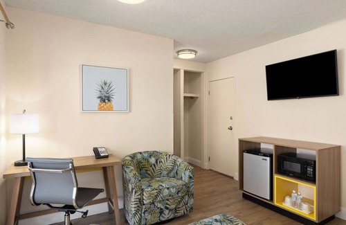 Kihei Hotel | Discover Days Inn by Wyndham Maui Oceanfront's Family Amenities