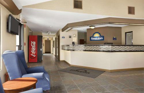 New Hampton Hotel | Family-Friendly Retreat at Days Inn by Wyndham Middletown