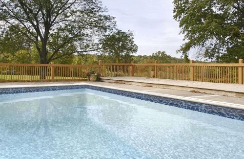 New Hampton Hotel | Family-Friendly Retreat at Days Inn by Wyndham Middletown