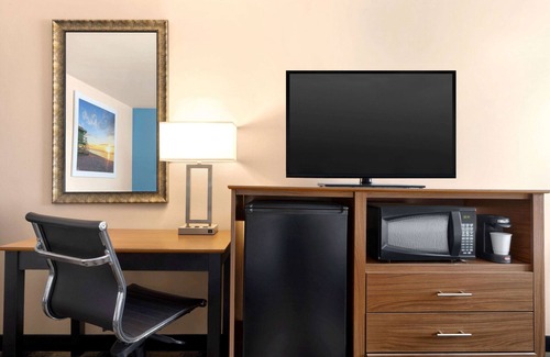 Middletown Hotel | Comfort and Convenience at Days Inn Middletown/Newport