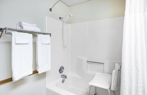 Monticello Hotel | Pet-Friendly Days Inn by Wyndham Monticello with Breakfast