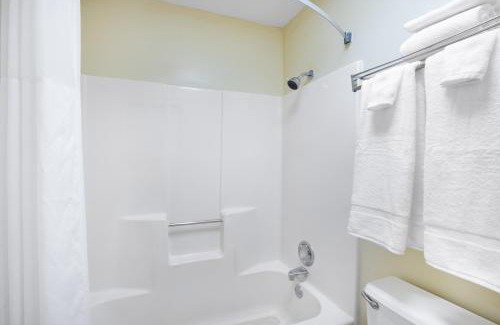 Monticello Hotel | Pet-Friendly Days Inn by Wyndham Monticello with Breakfast