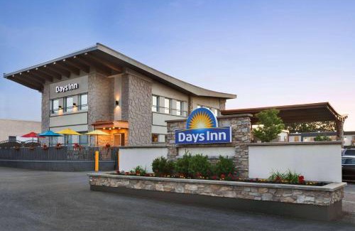 Saint-Leonard Hotel | Comfortable Days Inn by Wyndham Montreal East with Hot Tub