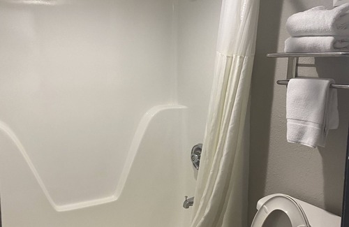 Kreole Hotel | Budget-Friendly Days Inn by Wyndham Moss Point Pascagoula
