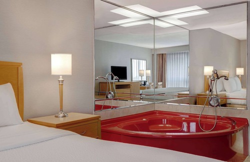 Fallsview Hotel | Convenient Days Inn by Wyndham Niagara Falls with Pool