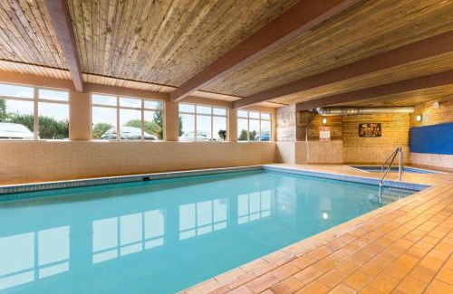 Regional District of Nanaimo Hotel | Relax at Days Inn by Wyndham Nanaimo with Great Amenities