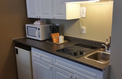 Regional District of Nanaimo Hotel | Relax at Days Inn by Wyndham Nanaimo with Pool & Spa