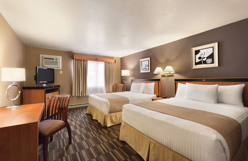 Regional District of Nanaimo Hotel | Relax at Days Inn by Wyndham Nanaimo with Pool & Spa