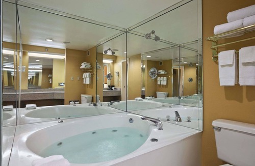 Nashville Hotel | Convenient Stay at Days Inn by Wyndham Nashville Airport