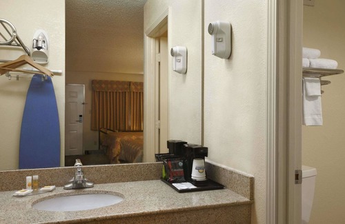 Nashville Hotel | Convenient Stay at Days Inn by Wyndham Nashville Airport