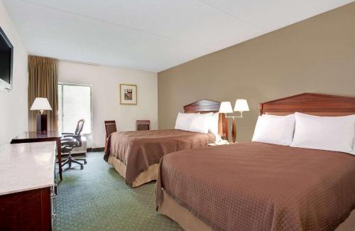 Central Newport News Hotel | Budget-Friendly Days Inn by Wyndham Newport News City Center