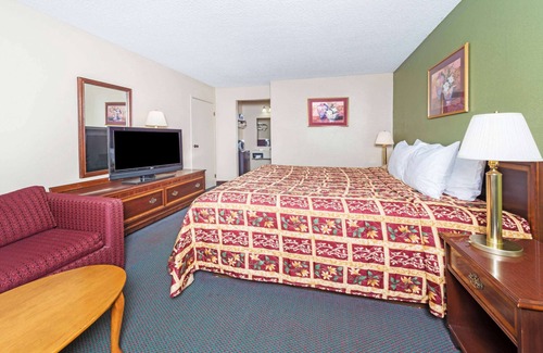 New Market Hotel | Budget-Friendly Stay at Days Inn New Market Battlefield