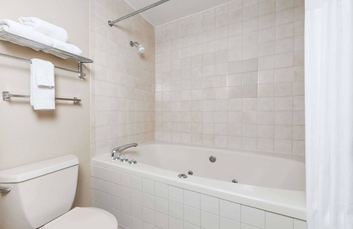 New Market Hotel | Budget-Friendly Stay at Days Inn New Market Battlefield