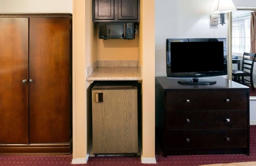 Newport Hotel | Cozy Stay at Days Inn by Wyndham Newport OR with Breakfast