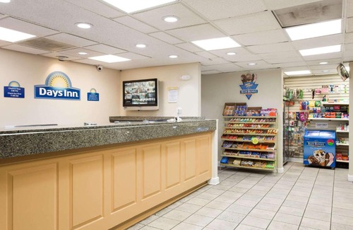 Norfolk - Virginia Beach Hotel | Convenient Stay at Days Inn by Wyndham Norfolk Airport