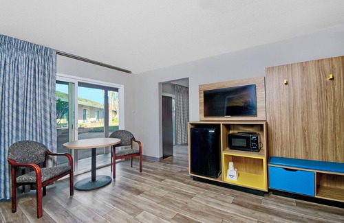 Novato Hotel | Discover Days Inn by Wyndham: Family-Friendly Comfort