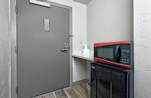 Novato Hotel | Discover Days Inn by Wyndham: Family-Friendly Comfort
