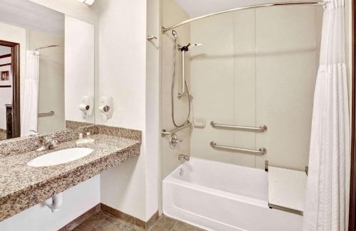South Oklahoma City Hotel | Affordable Stay at Days Inn by Wyndham Oklahoma City/Moore