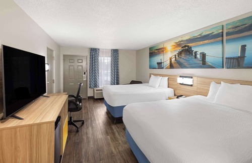 Oak Grove Hotel | Budget-Friendly Days Inn by Wyndham with Pool & Breakfast
