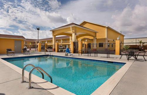 Odessa Hotel | Comfortable Stay at Days Inn by Wyndham Odessa with Pool