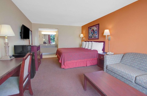 Okemah Hotel | Pet-Friendly Days Inn by Wyndham Okemah for Your Family Stay