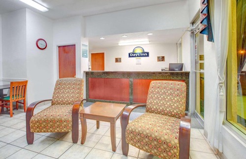 Okemah Hotel | Pet-Friendly Days Inn by Wyndham Okemah for Your Family Stay