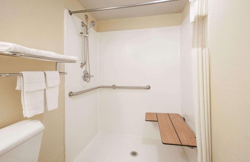 Okemah Hotel | Pet-Friendly Days Inn by Wyndham Okemah for Your Family Stay