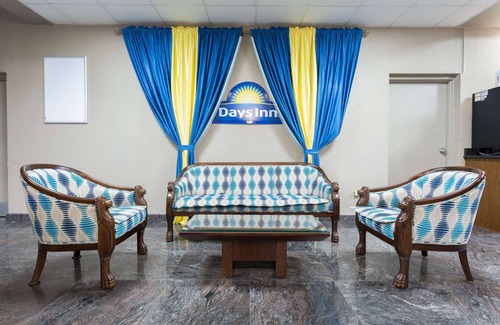 Orangeburg Hotel | Budget-Friendly Days Inn by Wyndham Orangeburg with Breakfast