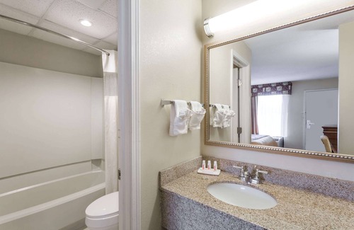 Orangeburg Hotel | Budget-Friendly Days Inn by Wyndham Orangeburg with Breakfast