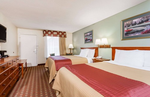 Orangeburg Hotel | Budget-Friendly Days Inn by Wyndham Orangeburg with Breakfast