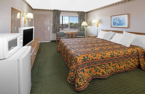 Oroville Hotel | Discover Days Inn by Wyndham Oroville: Family-Friendly Stay