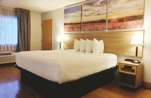 Osage Beach Hotel | Convenient Stay at Days Inn by Wyndham Osage Beach