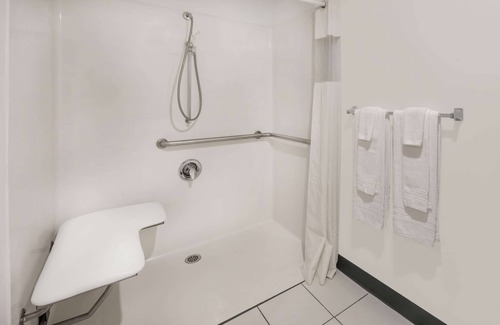 Osage Beach Hotel | Convenient Stay at Days Inn by Wyndham Osage Beach