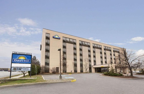 Ottawa Division Hotel | Pet-Friendly Days Inn by Wyndham Ottawa West Awaits You
