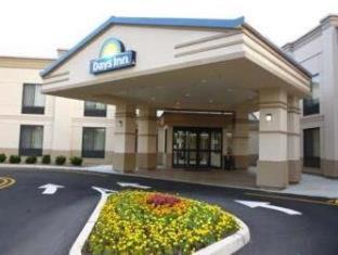 Parsippany Hotel | Budget-Friendly Days Inn by Wyndham Parsippany with Hot Tub