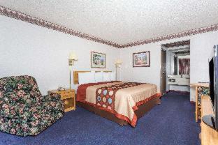 Estrella Hotel | Relax at Days Inn by Wyndham Phoenix West with Pool Access