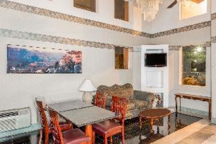 Estrella Hotel | Relax at Days Inn by Wyndham Phoenix West with Pool Access