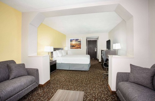 Deer Valley Hotel | Comfortable Stay at Days Inn by Wyndham Phoenix North