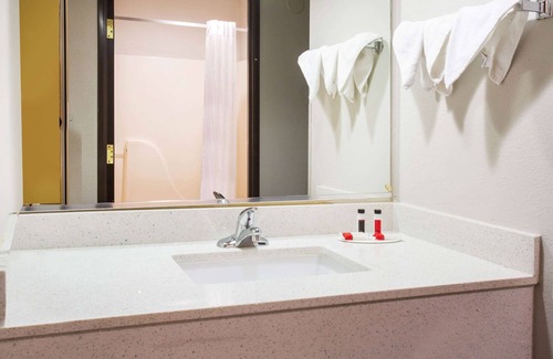 Deer Valley Hotel | Comfortable Stay at Days Inn by Wyndham Phoenix North