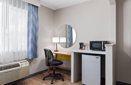 Estrella Hotel | Comfort and Convenience at Days Inn by Wyndham Phoenix West