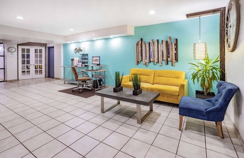 Northwest Raleigh Hotel | Comfortable Stays at Days Inn Raleigh with Family Amenities
