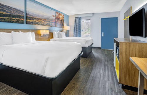 Northwest Raleigh Hotel | Comfortable Stays at Days Inn Raleigh with Family Amenities