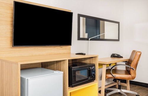 Northwest Raleigh Hotel | Comfortable Stays at Days Inn Raleigh with Family Amenities