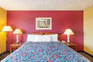 Red Bluff Hotel | Pet-Friendly Days Inn in Red Bluff with Pool & Great Amenities