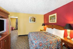 Red Bluff Hotel | Pet-Friendly Days Inn in Red Bluff with Pool & Great Amenities