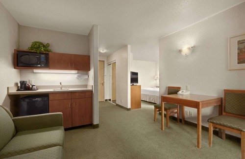 Red Deer Hotel | Family-Friendly Days Inn by Wyndham Red Deer with Pool & Hot Tub