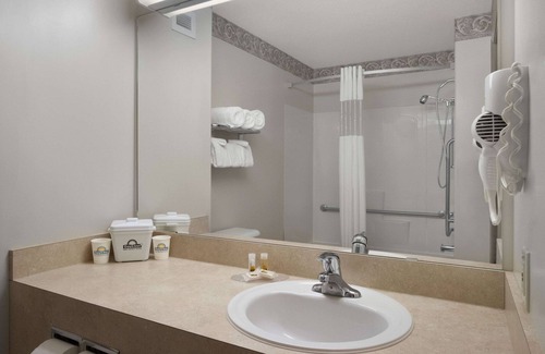 Red Deer Hotel | Family-Friendly Days Inn by Wyndham Red Deer with Pool & Hot Tub
