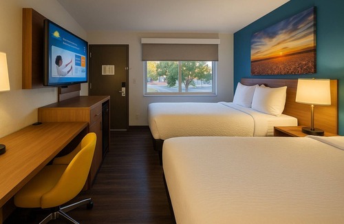 Rock Springs Hotel | Comfortable Motel 6 in Rock Springs with Pool & Breakfast